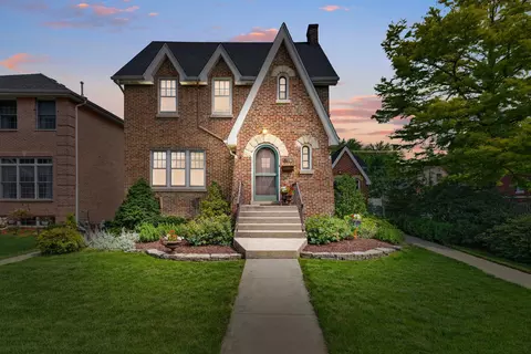 9510 Congress Park Ave, Brookfield, IL 60513