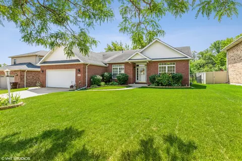 5525 Christopher Dr, Oak Forest, IL 60452
