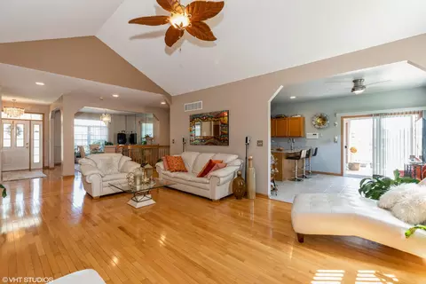 5525 Christopher Dr, Oak Forest, IL 60452 photo 3