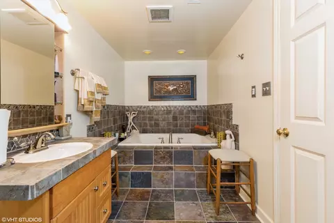 5525 Christopher Dr, Oak Forest, IL 60452 photo 8