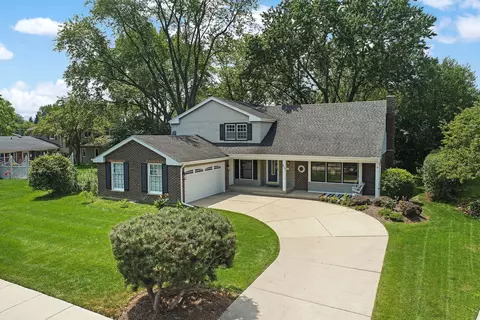 852 N Fairway Dr, Palatine, IL 60067