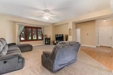 2211 Case Dr, Bloomington, IL 61701 photo 9