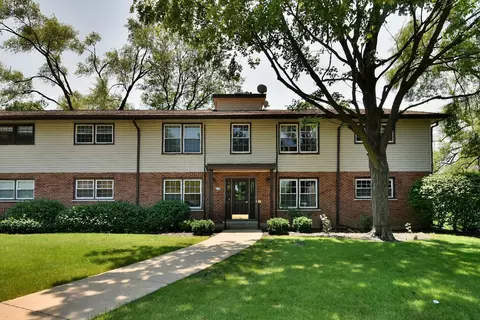216 Washington Sq #C, Elk Grove Village, IL 60007