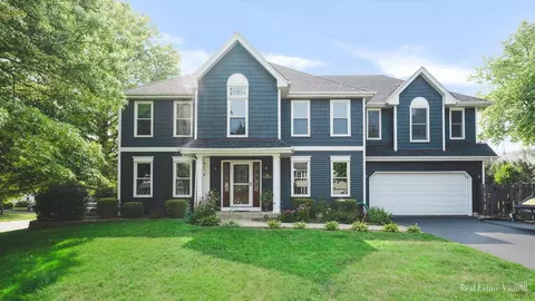 90 Hillhurst Dr, Cary, IL 60013