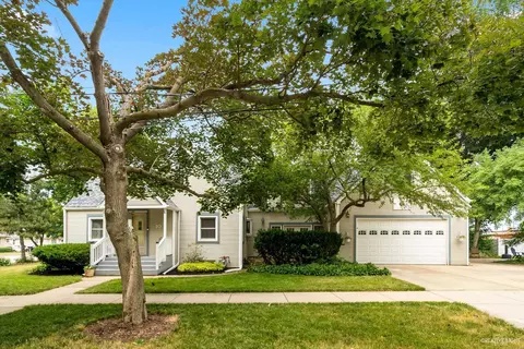 10 Grant St, Oswego, IL 60543
