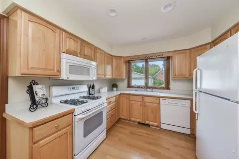 1106 Irving Ave, Wheaton, IL 60187 photo 4