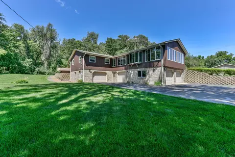 4713 W Wonder Lake Dr, Wonder Lake, IL 60097