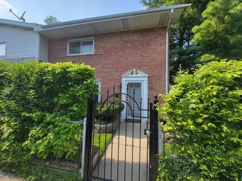 8858 Dee Rd #E, Des Plaines, IL 60016