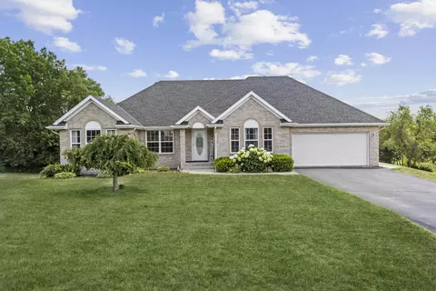6631 Tipperary Trl, Roscoe, IL 61073
