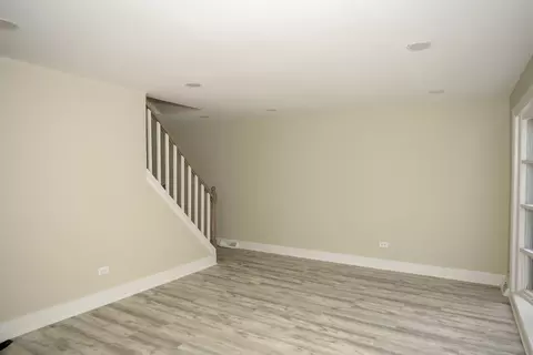 8852 Robin Dr #B, Des Plaines, IL 60016 photo 3