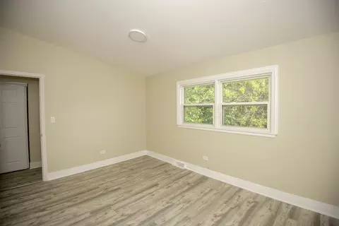 8852 Robin Dr #B, Des Plaines, IL 60016 photo 12
