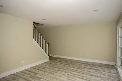8852 Robin Dr #B, Des Plaines, IL 60016 photo 2