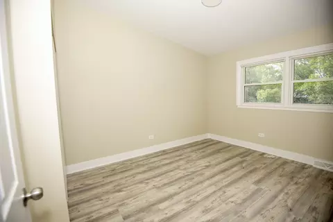 8852 Robin Dr #B, Des Plaines, IL 60016 photo 10