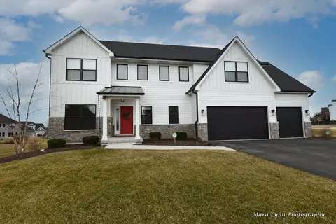 13002 Peppertree Dr, Plainfield, IL 60585