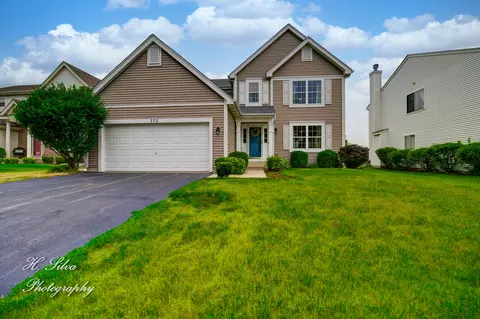 772 Portsmouth Dr, Pingree Grove, IL 60140