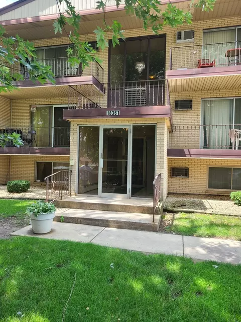 18361 Torrence Ave #2C, Lansing, IL 60438
