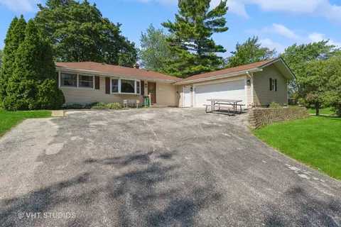 114 Hickory Dr, Lindenhurst, IL 60046