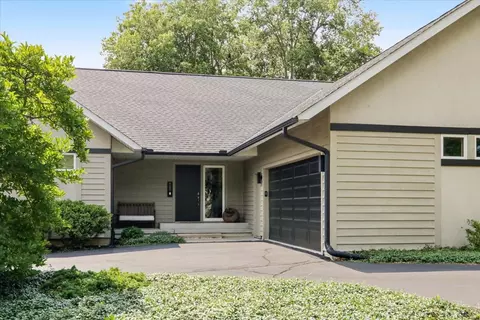 1111 N Linden St, Normal, IL 61761 photo 2