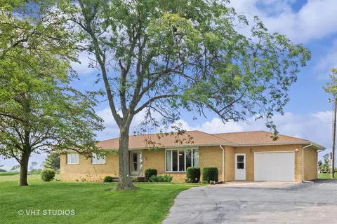 2220 E Indiana Ave, Beecher, IL 60401