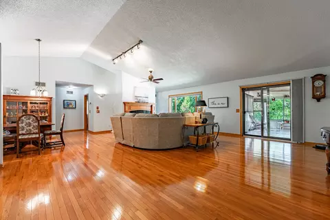 932 Willow Ln, Sleepy Hollow, IL 60118 photo 2