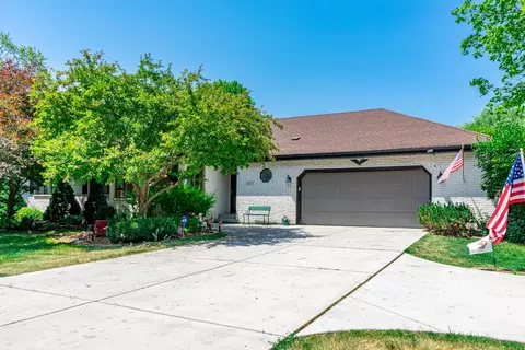 932 Willow Ln, Sleepy Hollow, IL 60118