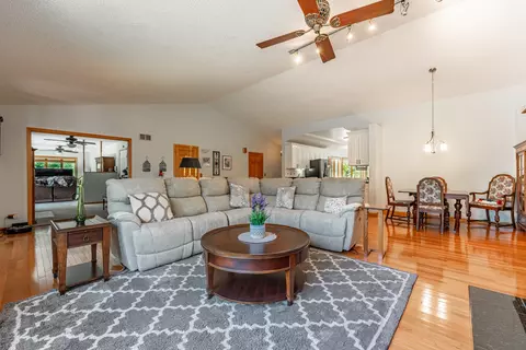932 Willow Ln, Sleepy Hollow, IL 60118 photo 4