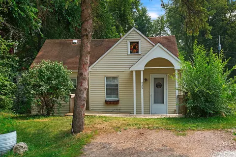 5209 W Orchard Dr, Mccullom Lake, IL 60050