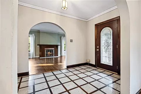 634 Howard St, Wheaton, IL 60187 photo 3