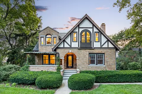 634 Howard St, Wheaton, IL 60187