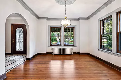 634 Howard St, Wheaton, IL 60187 photo 4