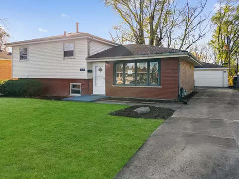1220 Barbara Ln, Chicago Heights, IL 60411