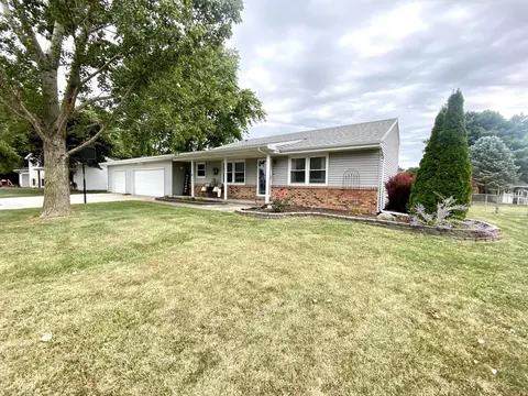 1206 Meadow Ln, Tolono, IL 61880