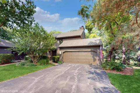322 Hilltop Ct, Lake Barrington, IL 60010