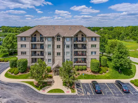 8505 Woodward Ave #304, Woodridge, IL 60517