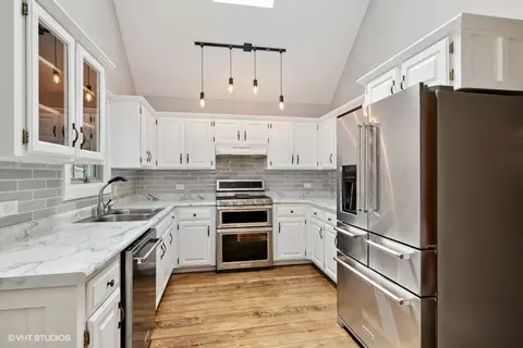263 Pilgrims Path, Gurnee, IL 60031 photo 8