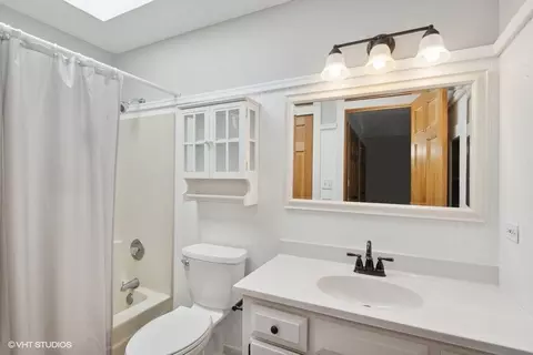 263 Pilgrims Path, Gurnee, IL 60031 photo 16