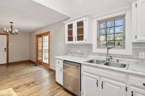 263 Pilgrims Path, Gurnee, IL 60031 photo 9