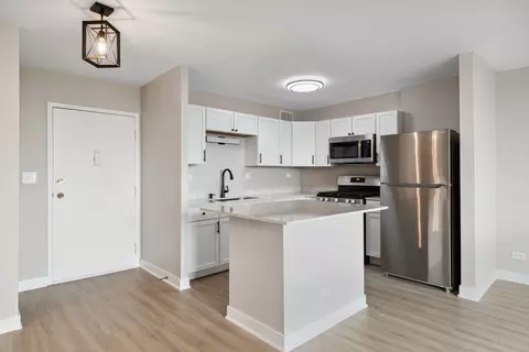 40 N Tower Rd #2JE, Oak Brook, IL 60523