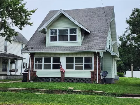 412 W Harrison St, Sullivan, IL 61951