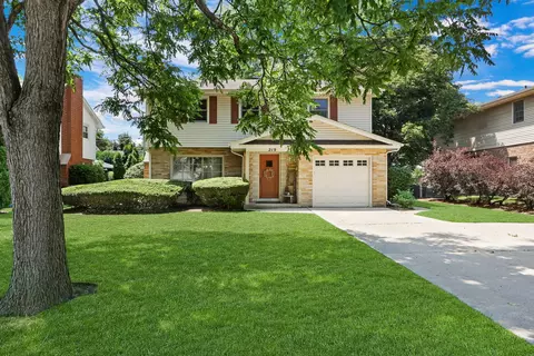 219 E Rockland Rd, Libertyville, IL 60048