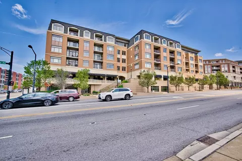 600 W Touhy Ave #503, Park Ridge, IL 60068