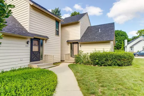 662 Beth Ct, Gurnee, IL 60031 photo 2