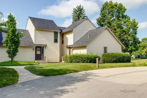 662 Beth Ct, Gurnee, IL 60031