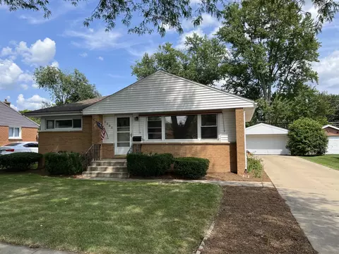 1205 Mohawk Dr, Elgin, IL 60120