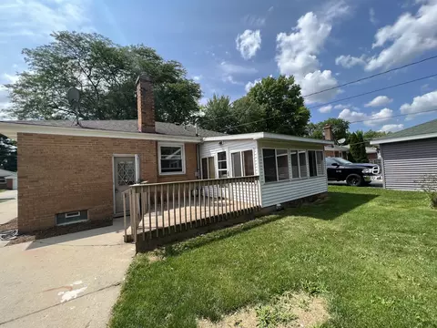 1205 Mohawk Dr, Elgin, IL 60120 photo 2