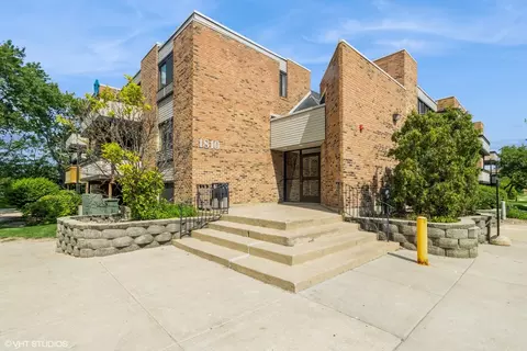 1810 Hemlock Pl #104, Schaumburg, IL 60173