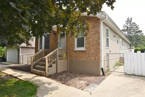 1327 N West End Dr, Round Lake Beach, IL 60073