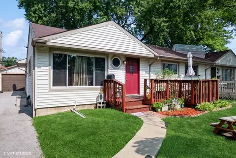 8956 S Main St, Hometown, IL 60456