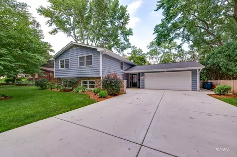 173 Williamsburg Dr, Bartlett, IL 60103