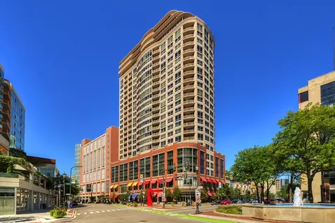 807 Davis St #405, Evanston, IL 60201